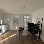 Апартаменты Cozy In The Oude Pijp